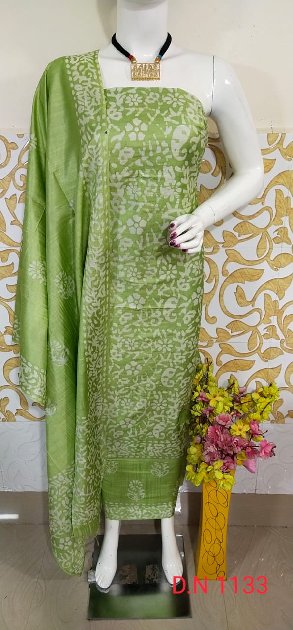 Aahana | COTTON SUIT WITH BATIK PRINT