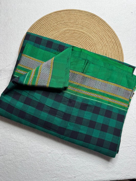 Cotton saree Chikki paras
Material - cotton by cotton 
Border - Chikki  border 
Saree Name - Ilkal cotton Chikki  sarees
Pallu - silk pallu 
Blouse -running
Handloom -yes
Saree length- 6.2
