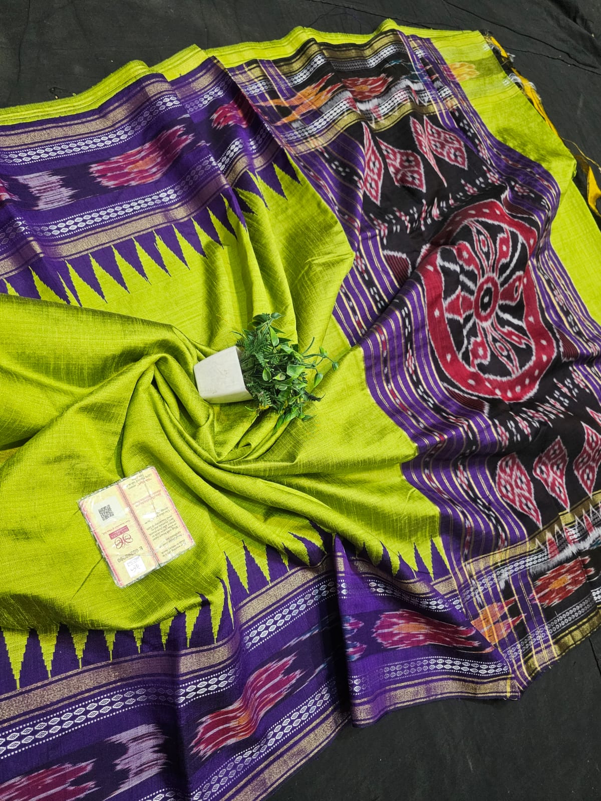High demanding design 
*Pure Raw silk Handlloom ikkat and vidarbha (karvati kinar) temple border saree or ikkat pallu with contrast blouse*
silkmark certified
