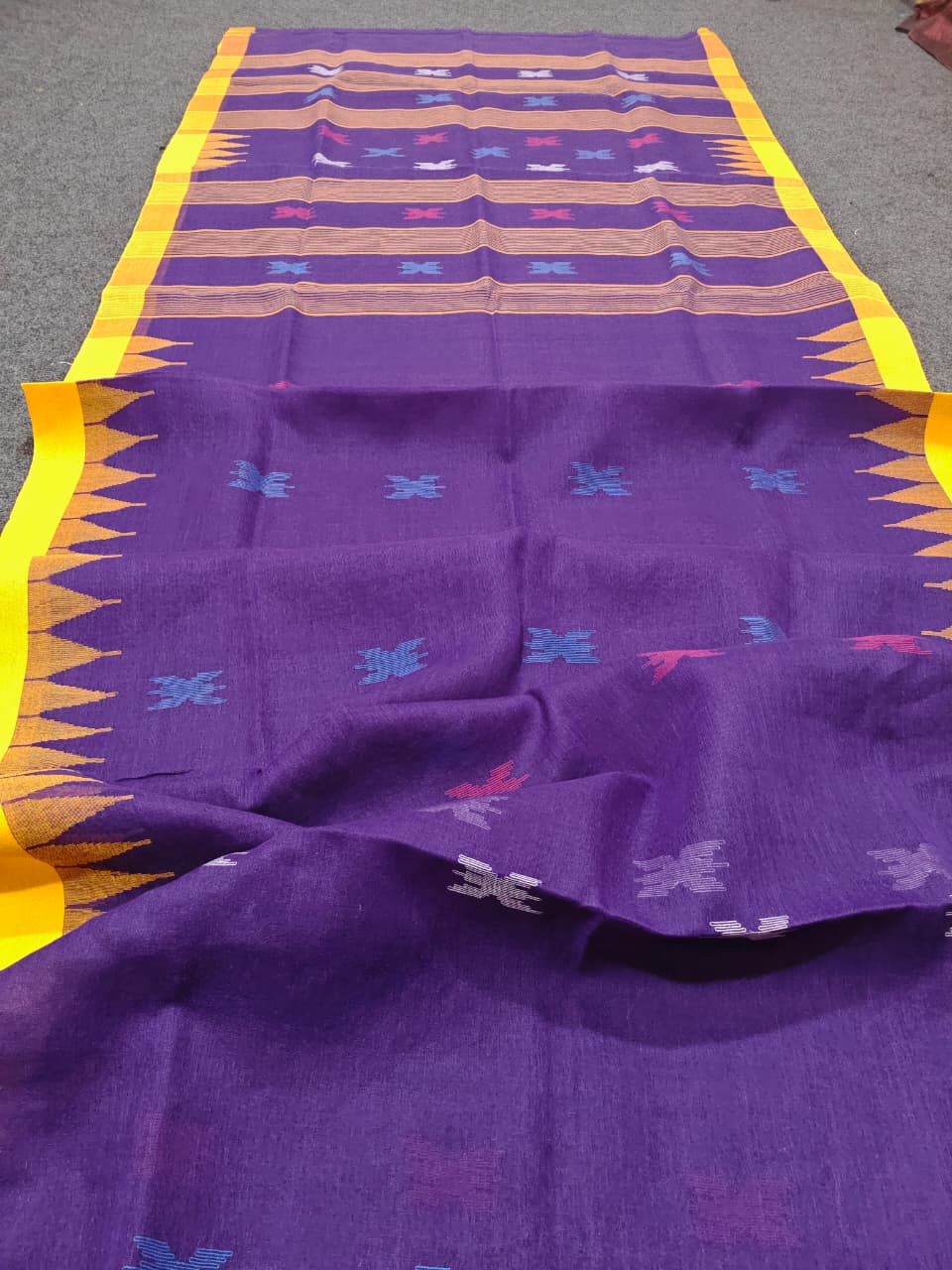 Authentic handloom 
monipuri cotton saree
With bp