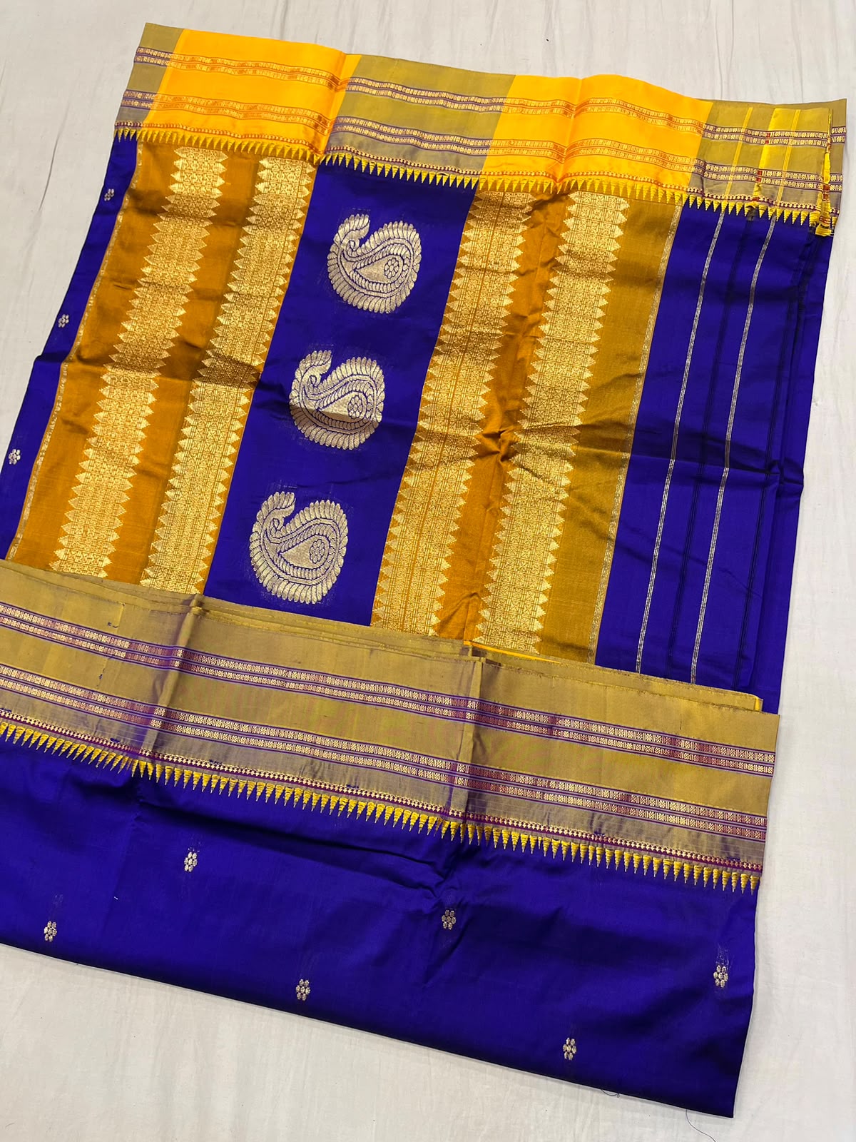 *Narayanpeth silk saree*
Running blouse 
Shoulder butti 
Pure silk
*Price: 6300/- + ship*