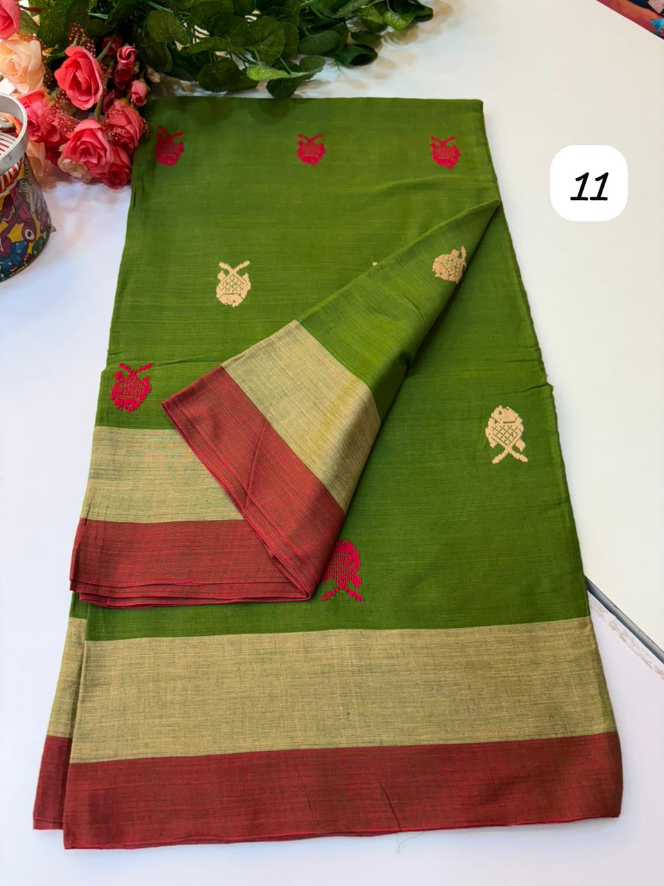 Handwoven pure Dhonekhali cotton ( 100 count cotton Dhonekhali saree)
Without BP(5.5 mtr)