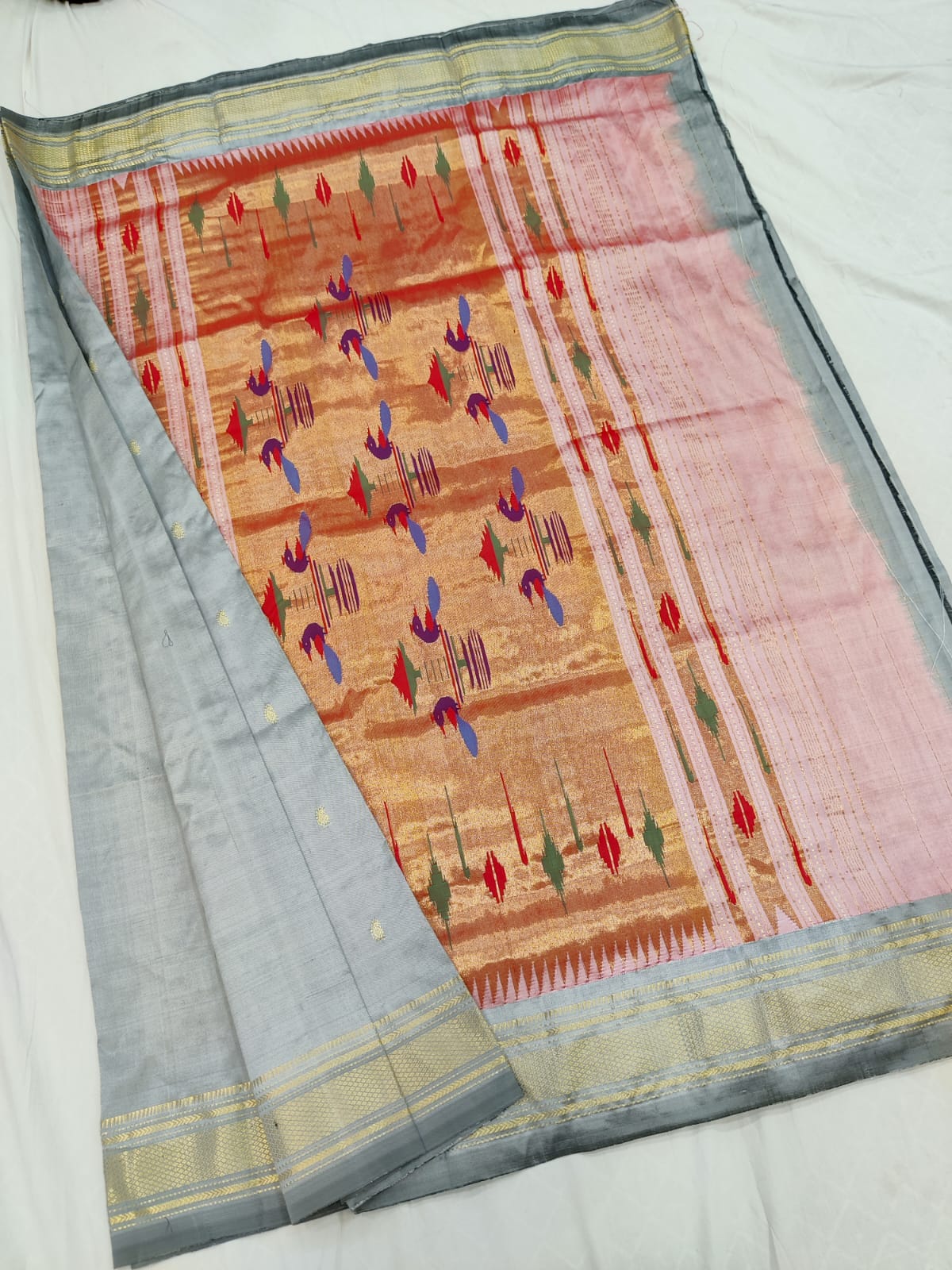 Padrika | Pure silk handloom Paithani Saree