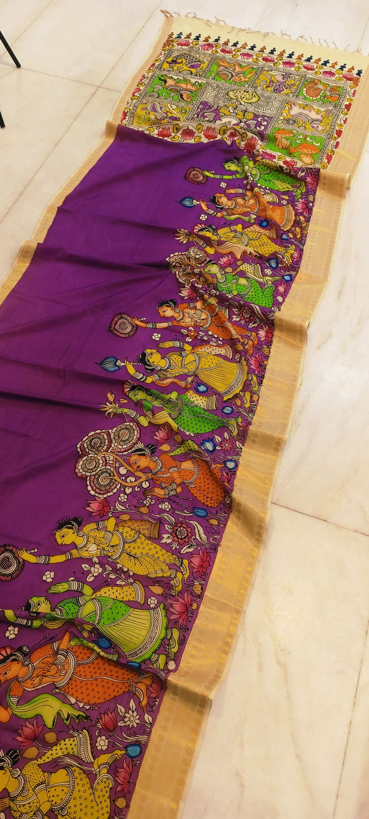 *Mangagiri silk sarees*
*Pen kalamkari sarees* 
*Hand drawn hand painted sarees* 
🌺🌺🌺🌺🌺🌺🌺
*Length 6.5 mtr*
*Width 44 inch*