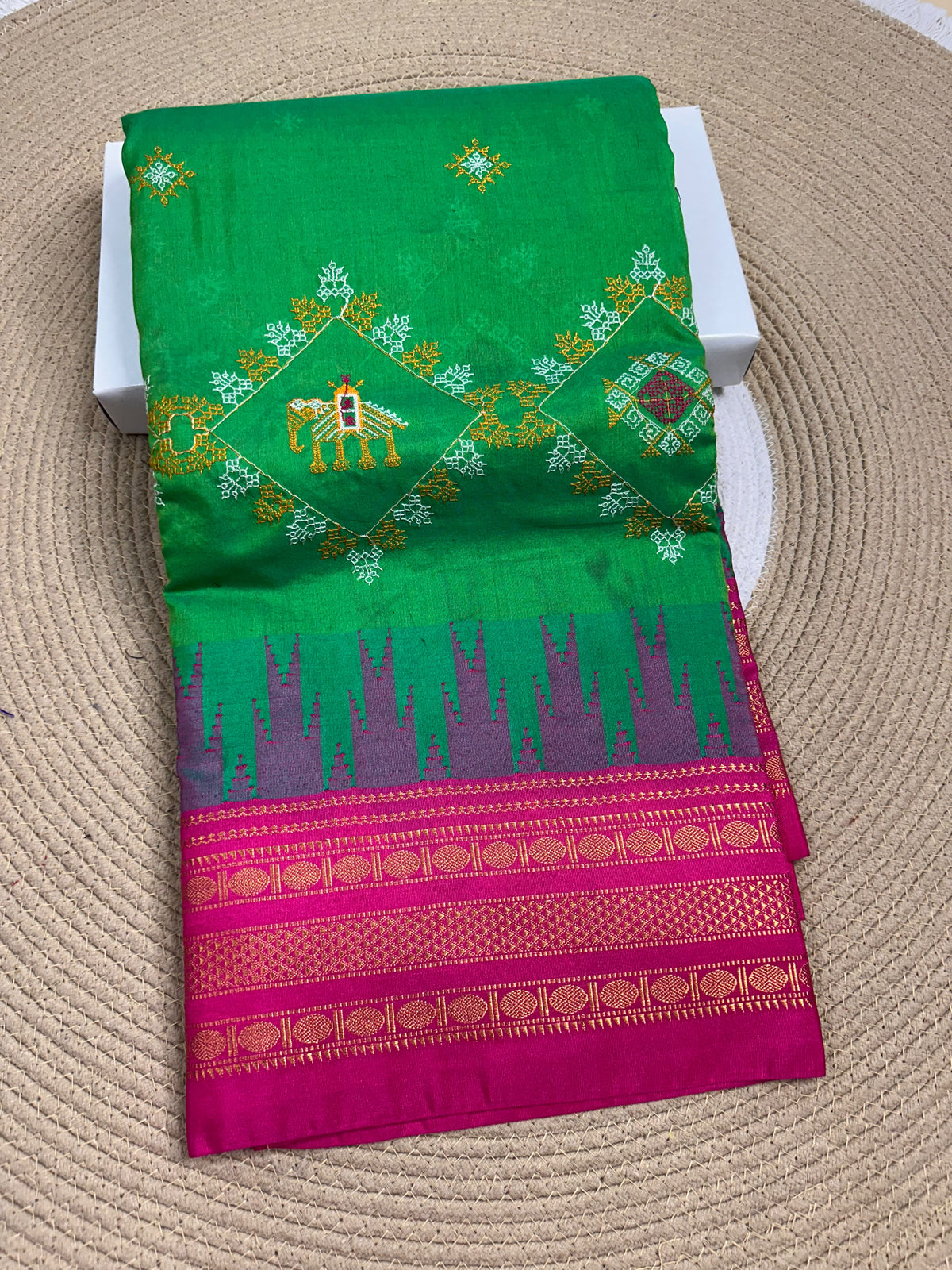 Material - Maserised cotton 
Border - Temple border, Chikki Paras
Saree Name -Tana warpa kasuti saree 
Pallu -Ilkal pallu
Blouse -contrast
Handloom -no
Saree length- 6.2