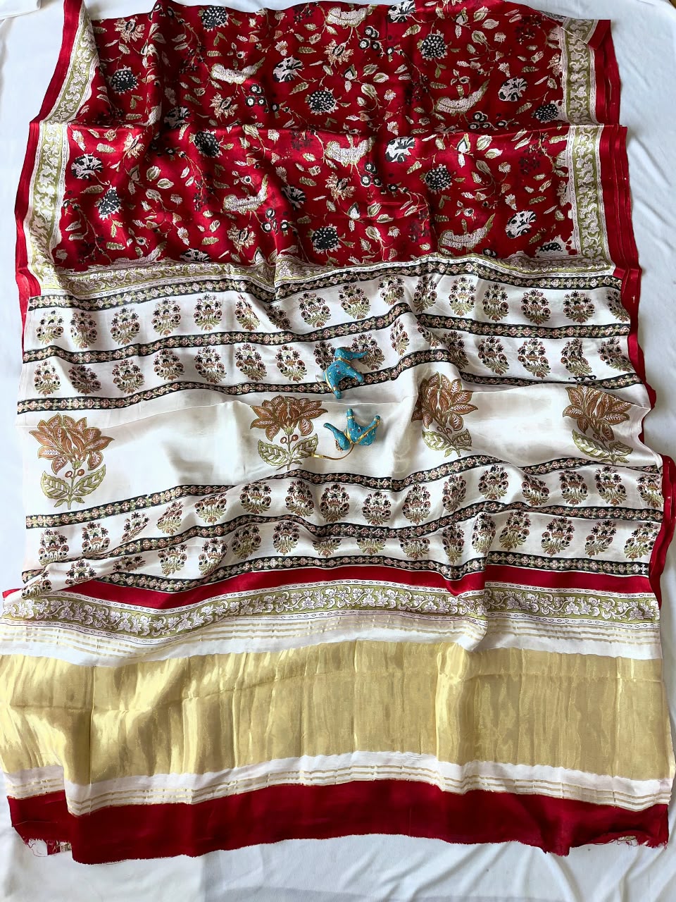 Expo quality *Pure 100% LAGDI PATTA MODAL Gajji Silk Saree*
Bagru handblock print
Ajrakh print & Rapid print 
Print detail's 
*Ayurveda Redefined Anar chilka*
*Nashpal dye Ajrakh print*
*Hand Block & dabu print*
 Use only natural 
(Pomegranate peel)
With beautiful printed blouse 
Saree length:- 6.5m with blouse 👚 
Premium quality