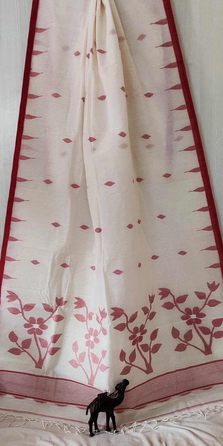 Very exclusive,Beautiful 100 Count pure 
Cotton by Cotton Hand Spoon jamdani 
with temple border with very 
elegant jamdani motif pallu
Without bp