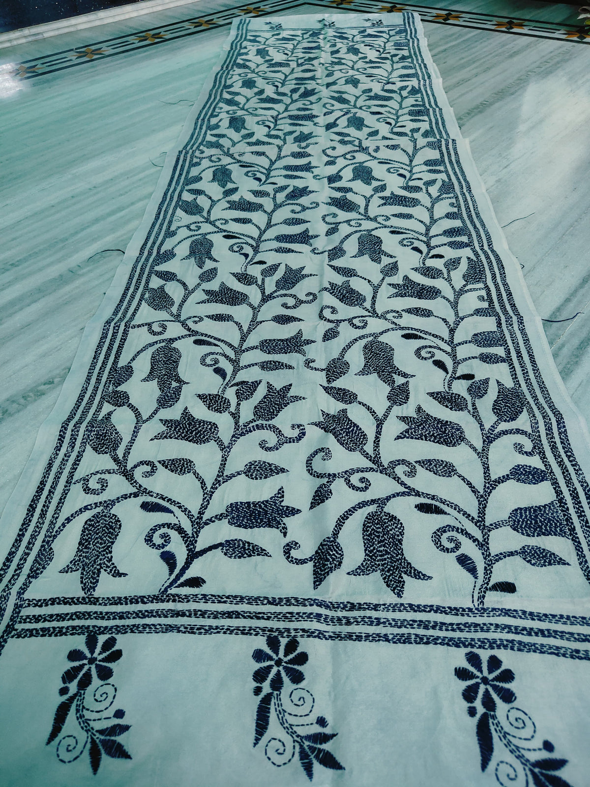 These are Tussar Slik  kantha stoles
Length 2.15/2.2 meter ( Approx)
Bohor 22' (Approx)