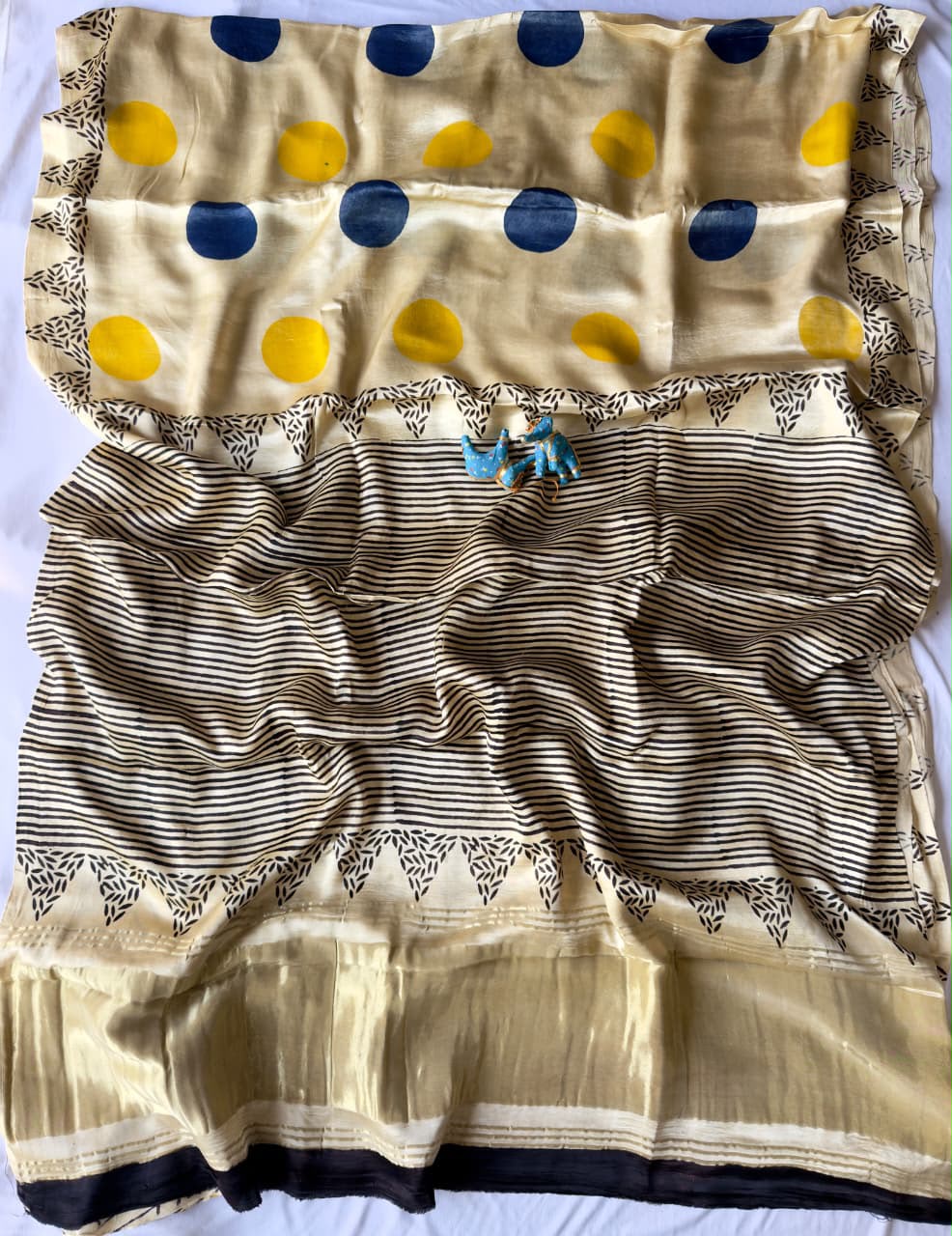 Expo quality *Pure 100% LAGDI PATTA MODAL Gajji Silk Saree*
Bagru handblock print
Ajrakh print & Rapid print 
Print detail's 
*Ayurveda Redefined Anar chilka*
*Nashpal dye Ajrakh print*
*Hand Block & dabu print*
 Use only natural 
(Pomegranate peel)
With beautiful printed blouse 
Saree length:- 6.5m with blouse 👚 
Premium quality