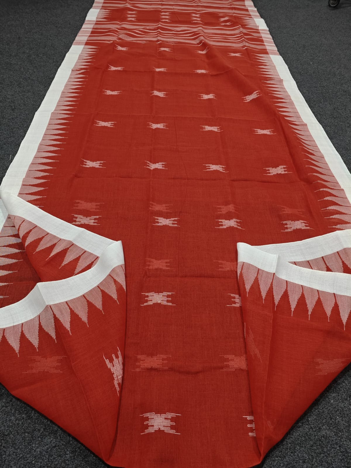 Authentic handloom 
monipuri cotton saree
With bp