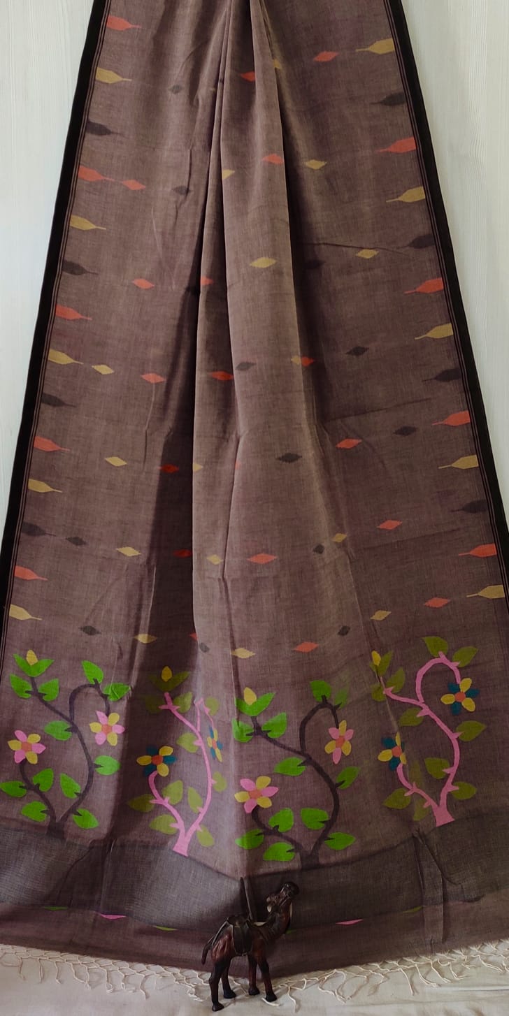 Very exclusive,Beautiful 100 Count pure 
Cotton by Cotton Hand Spoon jamdani 
with temple border with very 
elegant jamdani motif pallu
Without bp