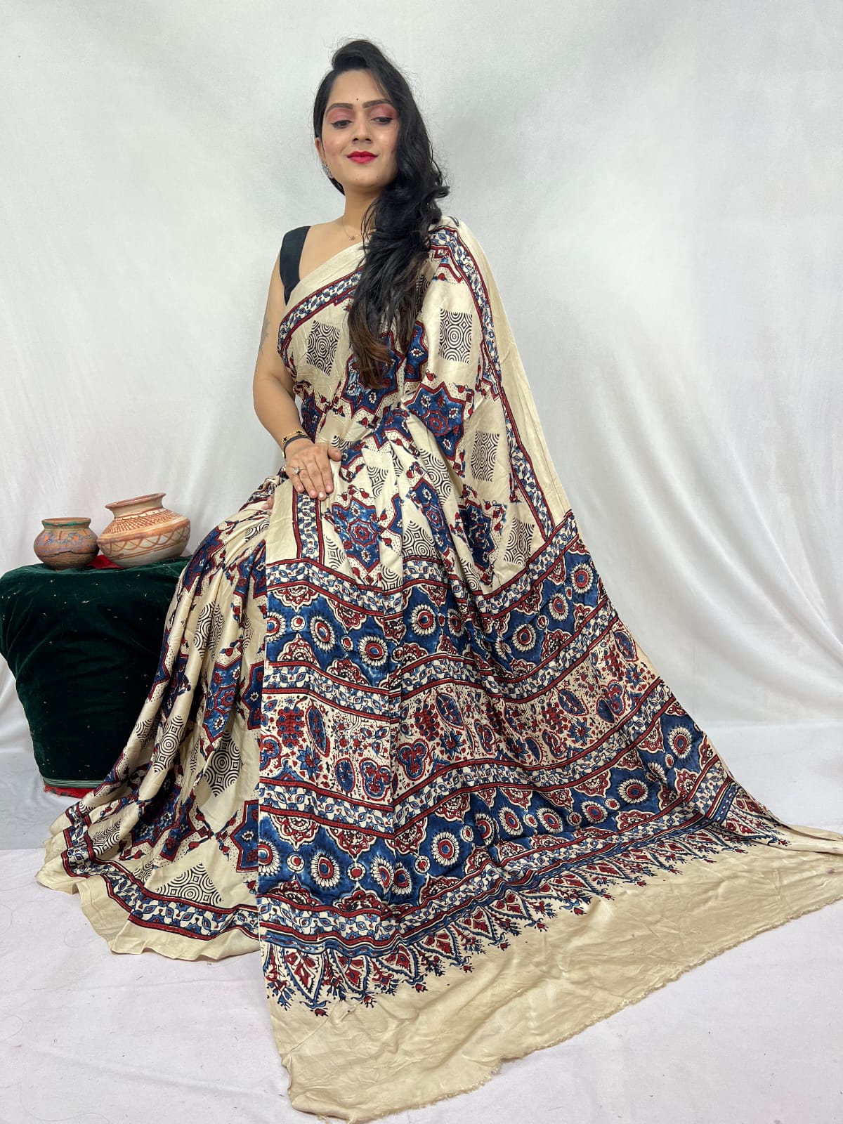 
🥻 Pure Modal Silk  Saree 🥻
🏕️ Natural / Vegetable Dyeing with Ajrakh Hand-Block Print

📦 All pics available
🎨 New colours / new patterns added 6.50...Full  saree  ..45..with 
