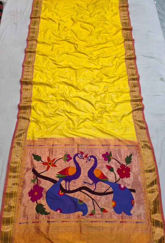 *Yeola Paithani*
Pure Silk 
Fancy pallu 
💯 Handwoven 
Silkmark Certified 
Shoulder Buttis 
Quality Weaving 👌🏼 
With Running Blouse 
