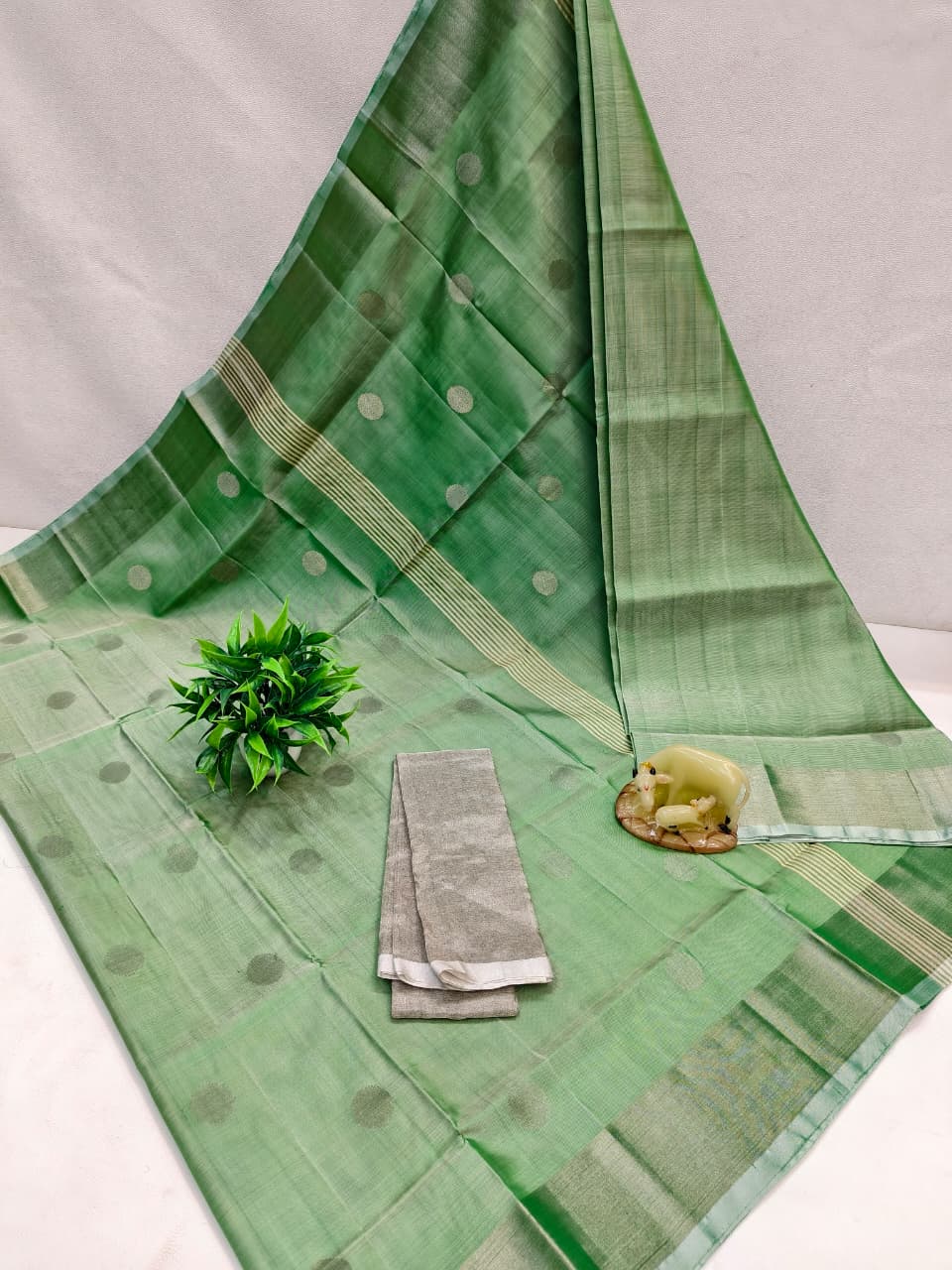 Urvi | Pure silk uppada with dollar buttis