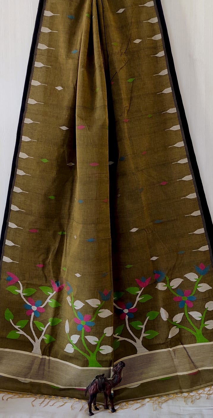 Very exclusive,Beautiful 100 Count pure 
Cotton by Cotton Hand Spoon jamdani 
with temple border with very 
elegant jamdani motif pallu
Without bp