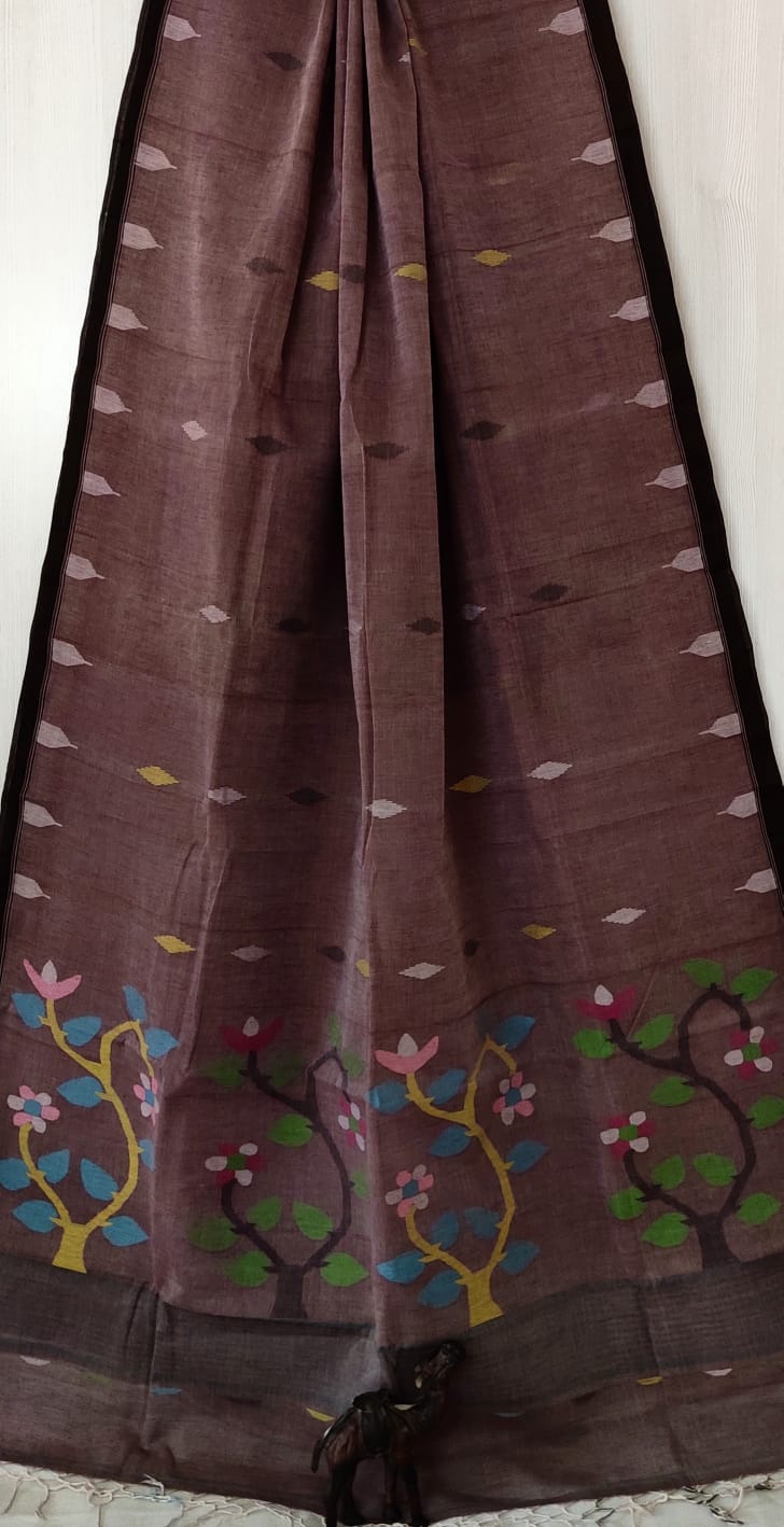 Very exclusive,Beautiful 100 Count pure 
Cotton by Cotton Hand Spoon jamdani 
with temple border with very 
elegant jamdani motif pallu
Without bp
