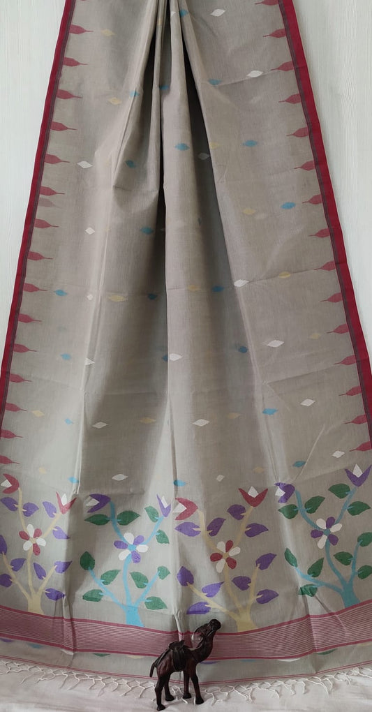 Very exclusive,Beautiful 100 Count pure 
Cotton by Cotton Hand Spoon jamdani 
with temple border with very 
elegant jamdani motif pallu
Without bp