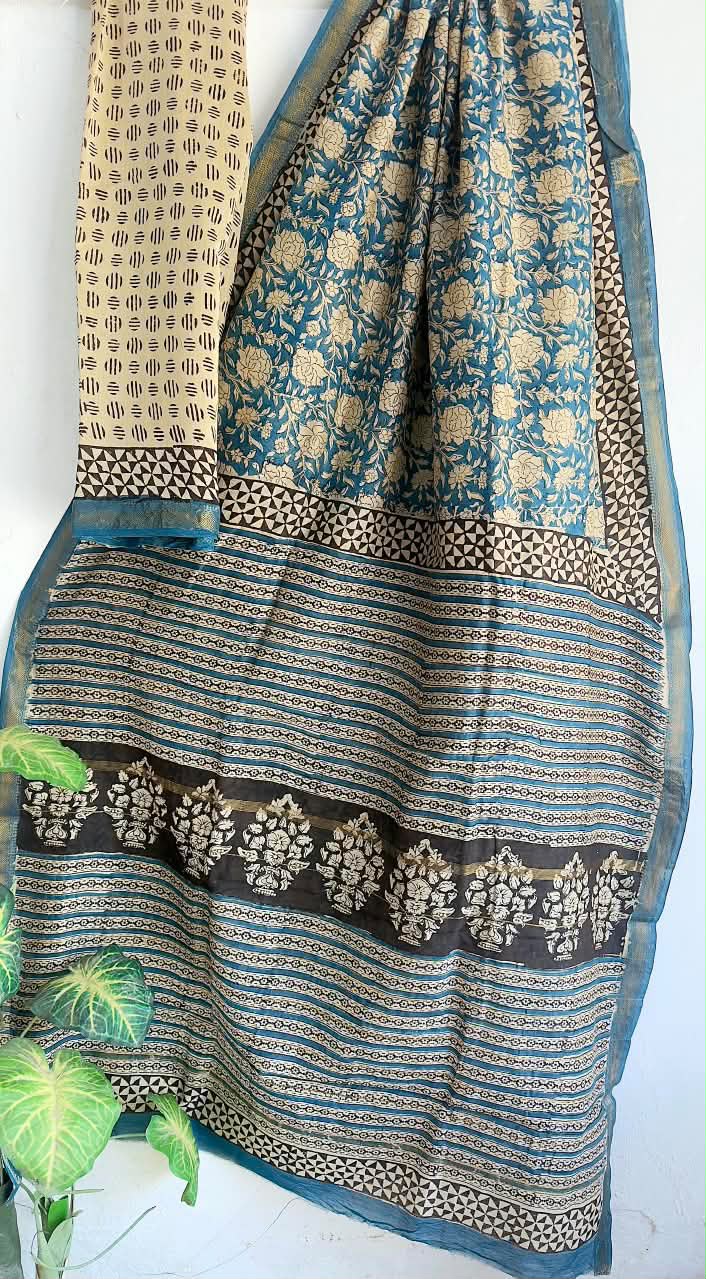 🍁Beautifully Crafted Maheshwari Silk Saree  collection🍁
 Specially Designed in Bagru  jahota rapid dabu hand block print
100% Natural Dye
Fabric : Maheshwari Silk 
Length : 5.5 Meters
Blouse Piece : 0.90 Meter