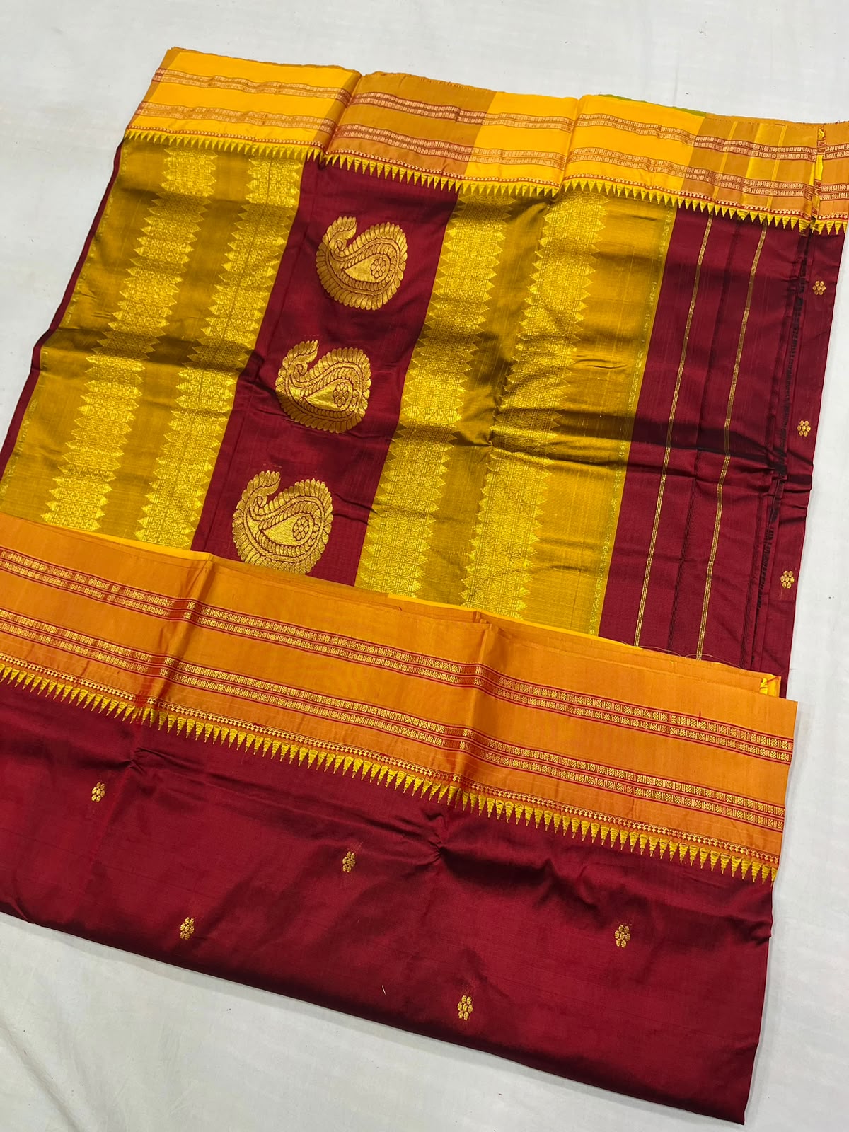 *Narayanpeth silk saree*
Running blouse 
Shoulder butti 
Pure silk
*Price: 6300/- + ship*