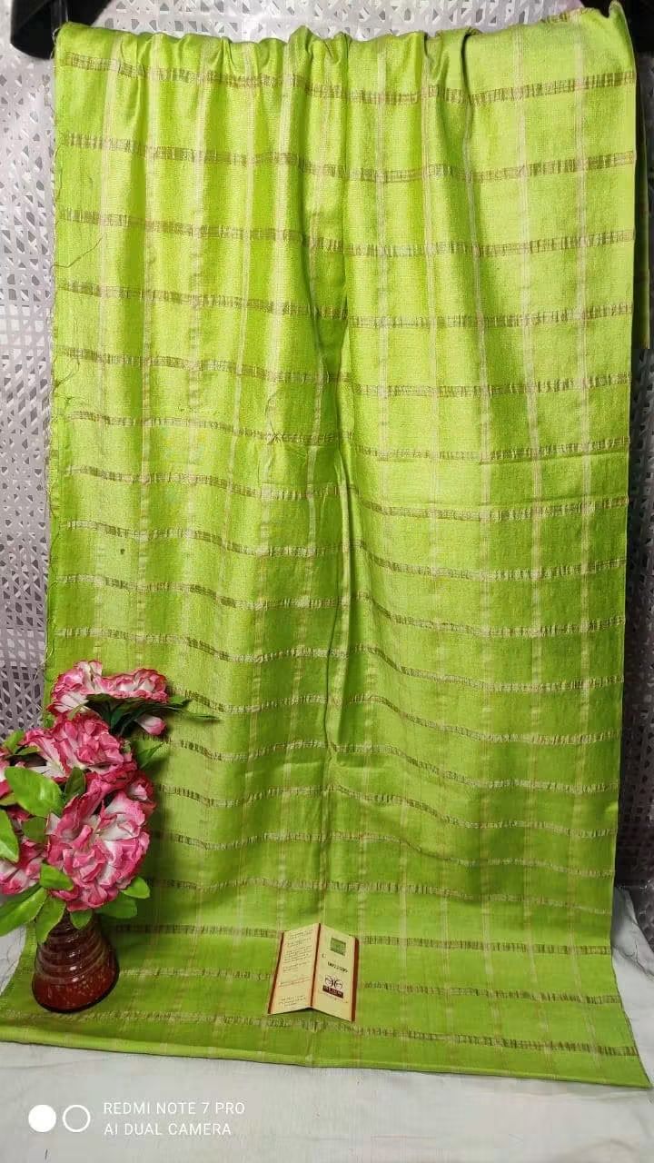 Pure katan silk weaving
Box check saree size 5.50 mtr
Running blouse size 1 mtrb