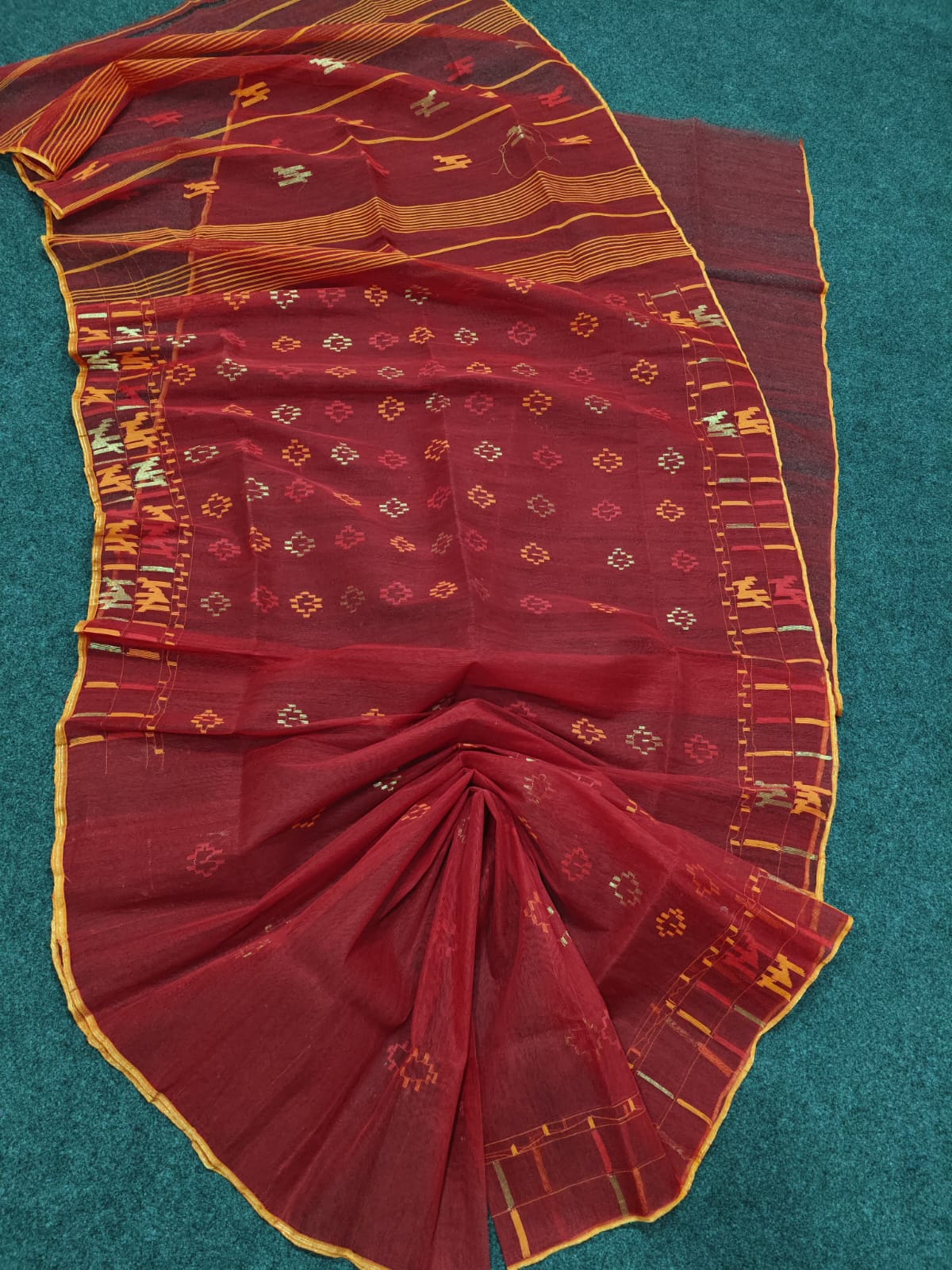 Authentic bangladesi 
half silk jamdani
With bp