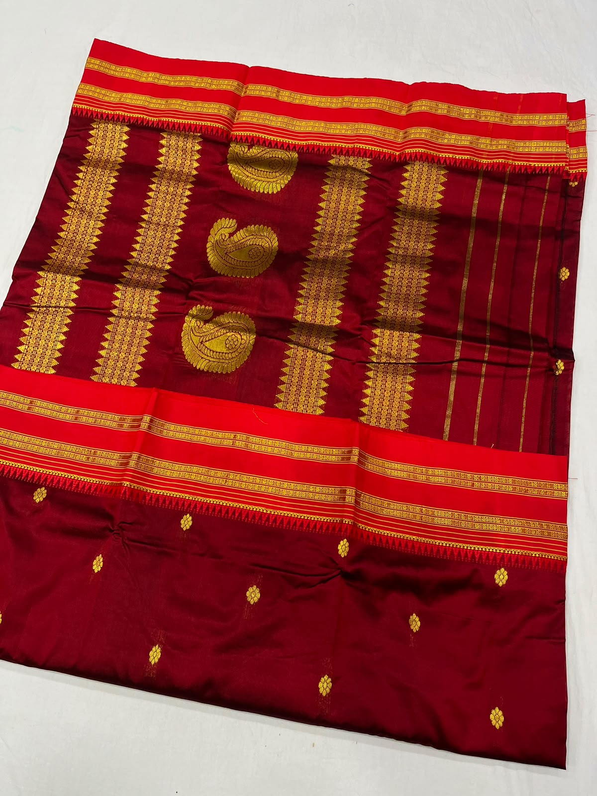 *Narayanpeth silk saree*
Running blouse 
Shoulder butti 
Pure silk
*Price: 6300/- + ship*