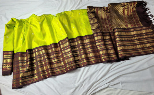 Abhlata | Pure Pattu Gadwal Sarees