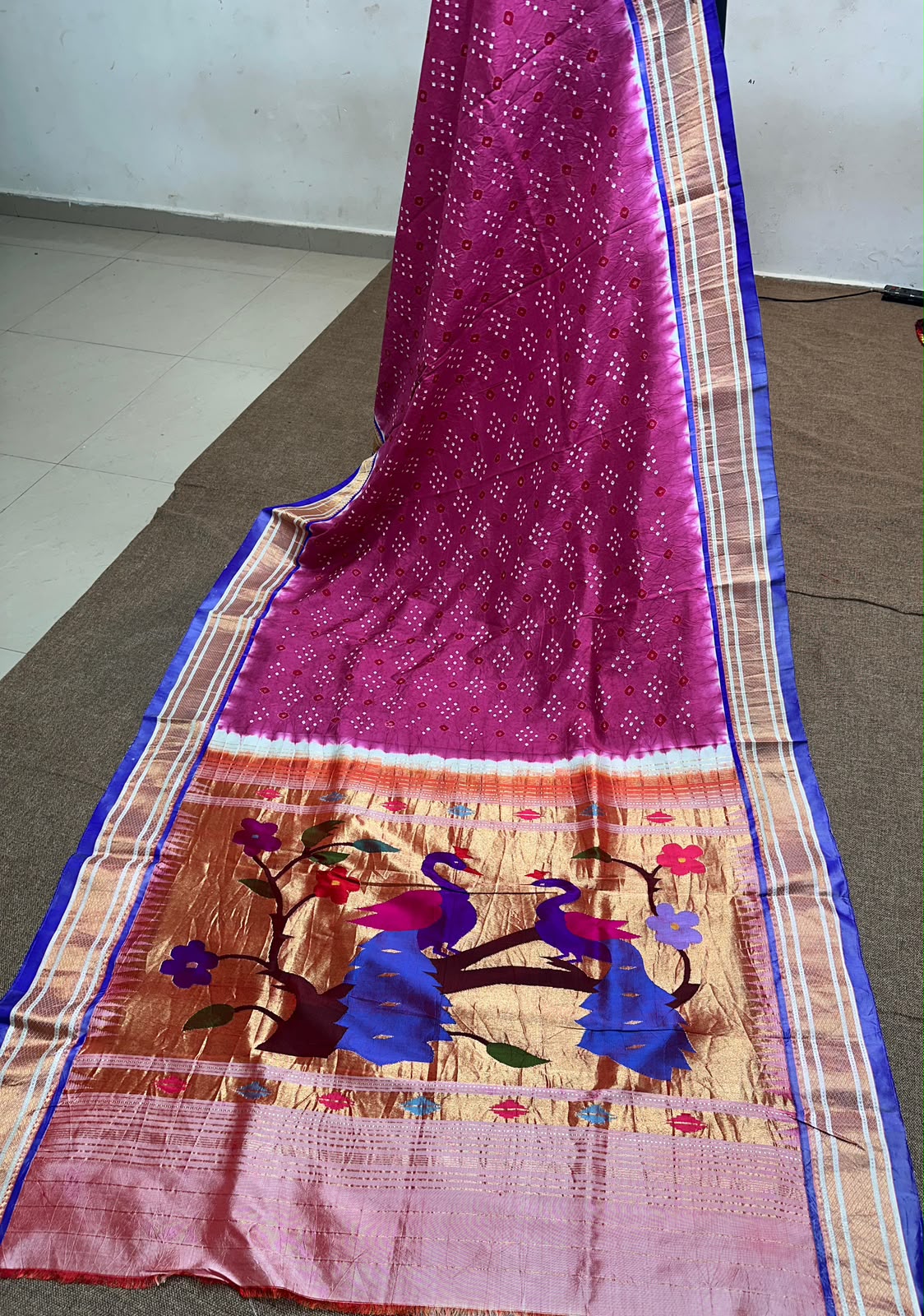 Handmad bandhni
 on pure.silk
 handwoven paithani 