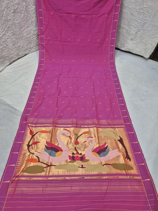Ek muniya 
cotton handwoven
 paithanis
