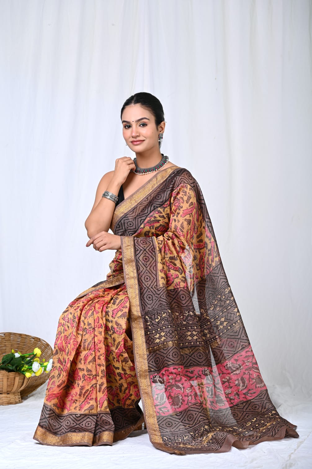 🍁new arrival🍁
Naspal pomegranate print 
👌Maheswari silk saree👌
Hand block printed Maheswari silk sarees with blouse
Size- 6.5 with blouse
Quality- silk by silk
Approx weight- 470 gram
👉Pure hand block
 