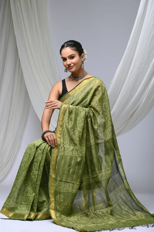🍁new arrival🍁
Naspal pomegranate print 
👌Maheswari silk saree👌
Hand block printed Maheswari silk sarees with blouse
Size- 6.5 with blouse
Quality- silk by silk
Approx weight- 470 gram
👉Pure hand block
 