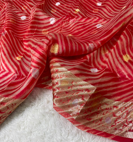 Pure Banarasi Kora Organza Arashi Dyed Saree ✨
Elegant handloom Kora silk with unique 
Arashi Shibori-inspired patterns. Lightweight, graceful & exclusive.
