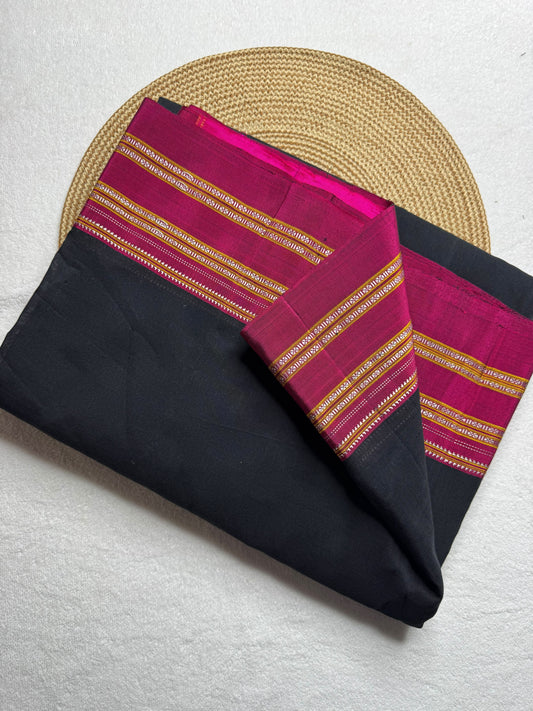 Cotton saree Chikki paras
Material - cotton by cotton 
Border - Chikki  border 
Saree Name - Ilkal cotton Chikki  sarees
Pallu - silk pallu 
Blouse -running
Handloom -yes
Saree length- 6.2
