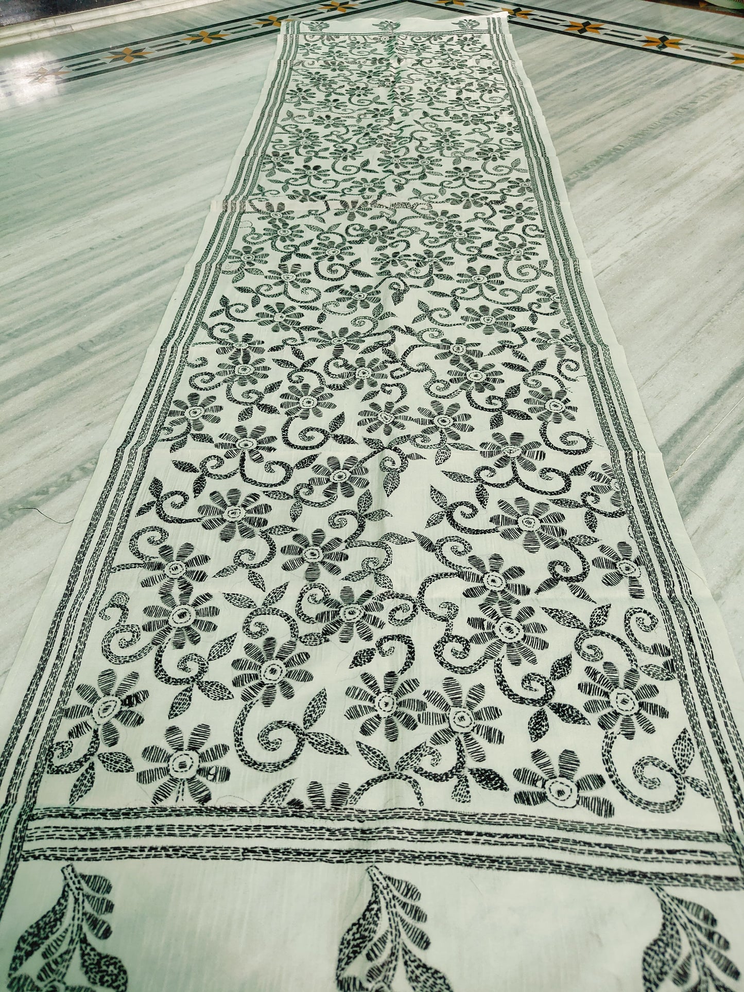 These are Tussar Slik  kantha stoles
Length 2.15/2.2 meter ( Approx)
Bohor 22' (Approx)