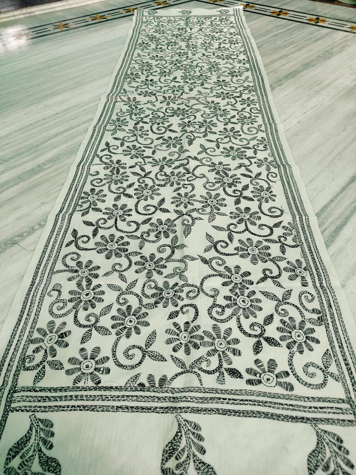 These are Tussar Slik  kantha stoles
Length 2.15/2.2 meter ( Approx)
Bohor 22' (Approx)