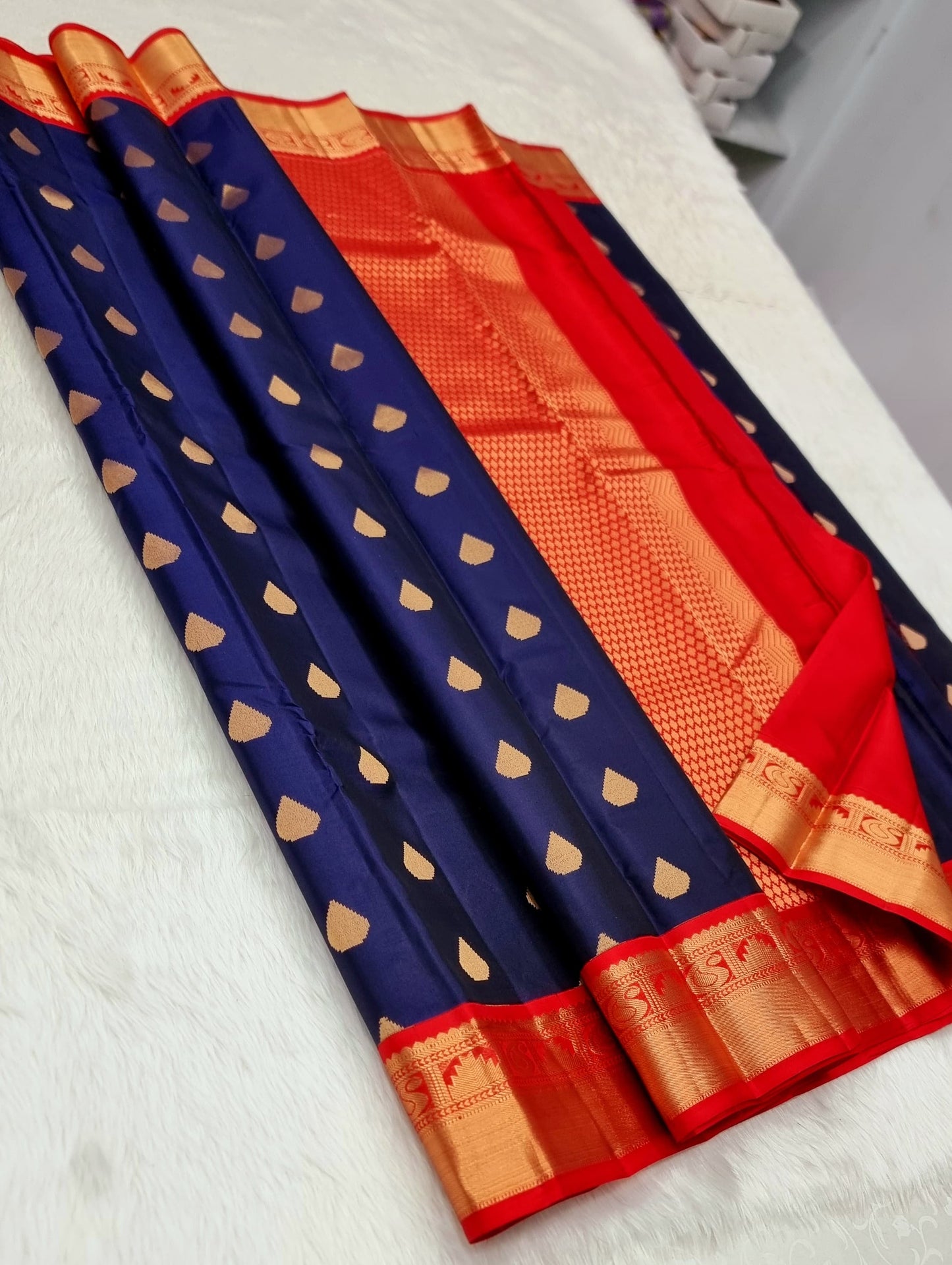 Dhariyithri | pure silk kanjivarams