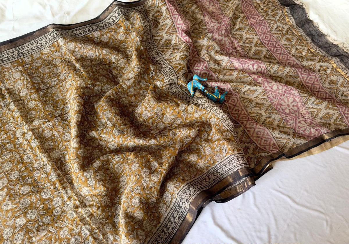 Summer special collection
Vanaspati ajark print

🥻🥻🥻🥻🥻🥻
 Kota saree new collection of Bagru print 
New collection Saree Kota Doriya .
Hand made 
Block print , Dabu print , Bagru print , vaspati print, ajark prijt
Saree length 5.5 mtr
Blouse.  80cm
Hand block printed