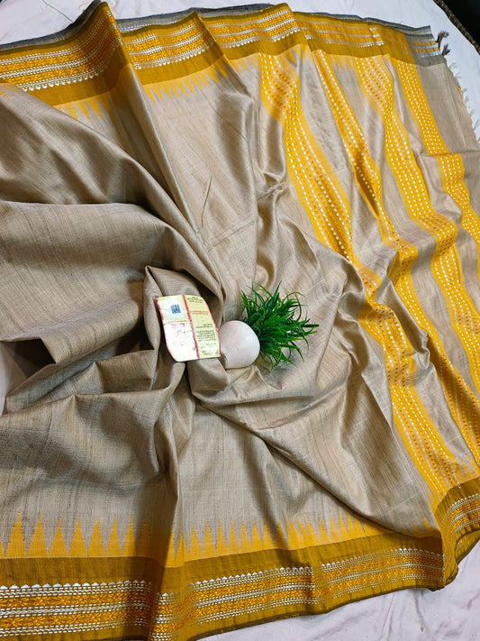 *100% pure tussar handloom vidarbha temple border saree with contrast blouse*
Pure tussar saree
Handloom weaved 
Best quality 