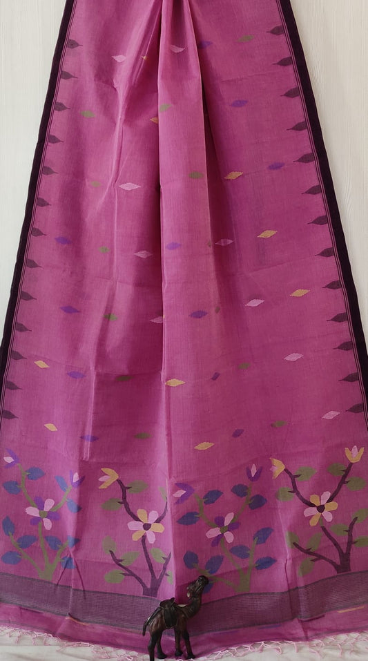 Very exclusive,Beautiful 100 Count pure 
Cotton by Cotton Hand Spoon jamdani 
with temple border with very 
elegant jamdani motif pallu
Without bp