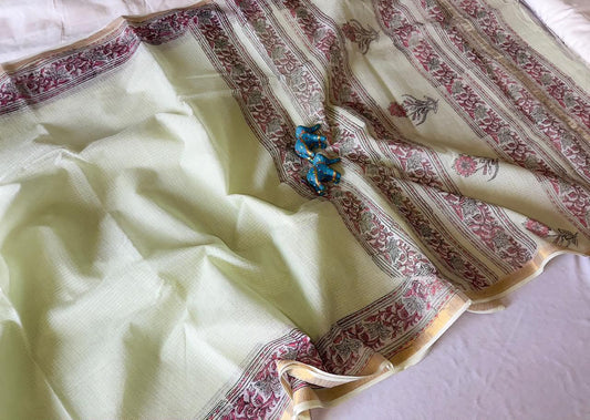 Summer special collection
Vanaspati ajark print

Kota saree new collection of Bagru print 
New collection Saree Kota Doriya .
Hand made 
Block print , Dabu print , Bagru print , vaspati print, ajark prijt
Saree length 5.5 mtr
Blouse.  80cm
Hand block printed.
