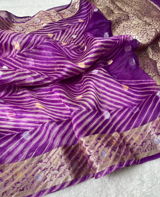 Pure Banarasi Kora Organza Arashi Dyed Saree ✨
Elegant handloom Kora silk with unique 
Arashi Shibori-inspired patterns. Lightweight, graceful & exclusive.