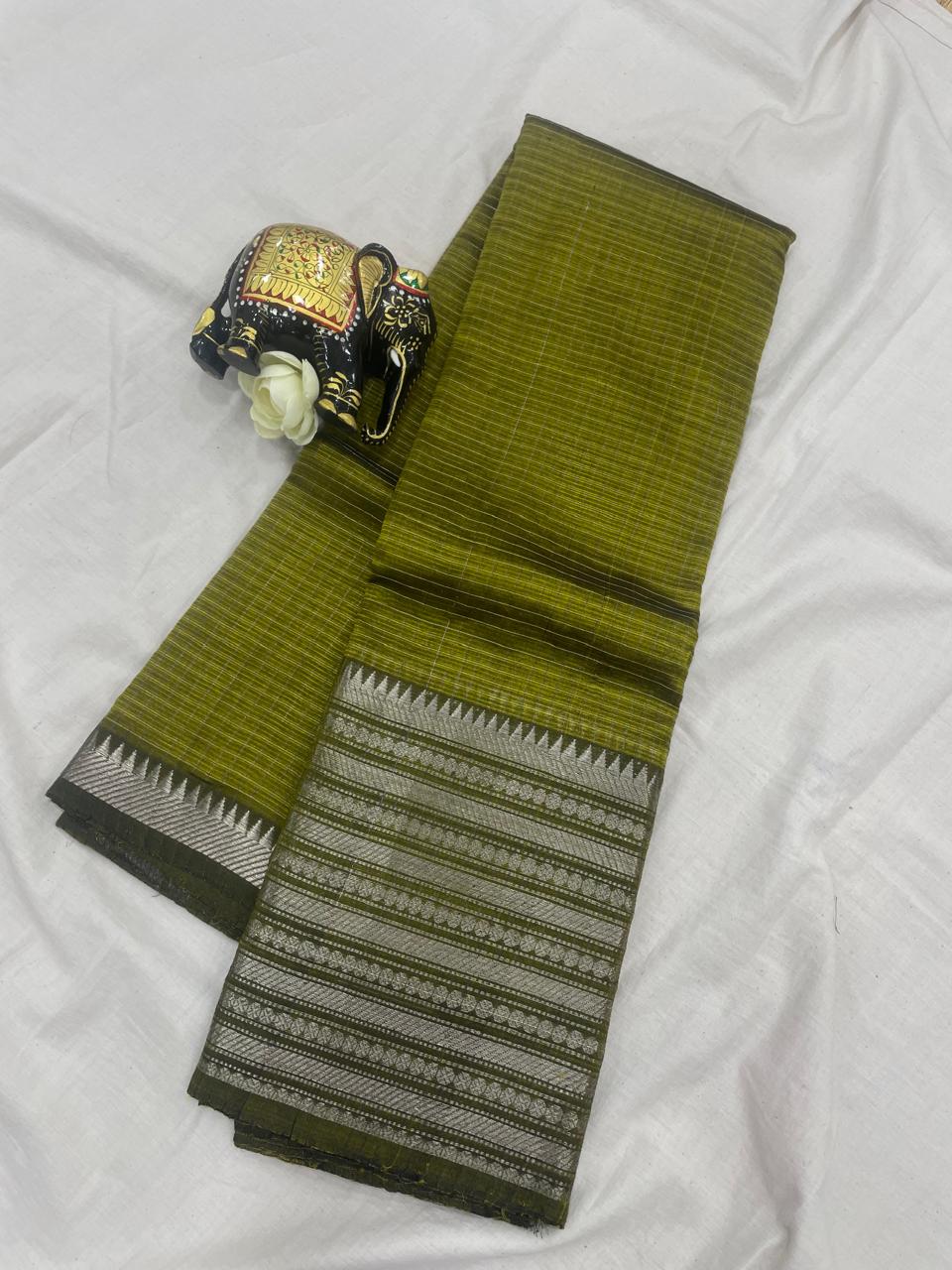 *Pure mangalagiri handloom Pattu sarees with rudraksha boarder*

*Saree all over small checks with big rudraksha boarder*

*Pallu blouse self*