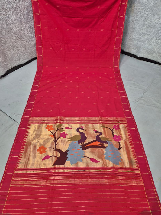 Ek muniya 
cotton handwoven
 paithanis
