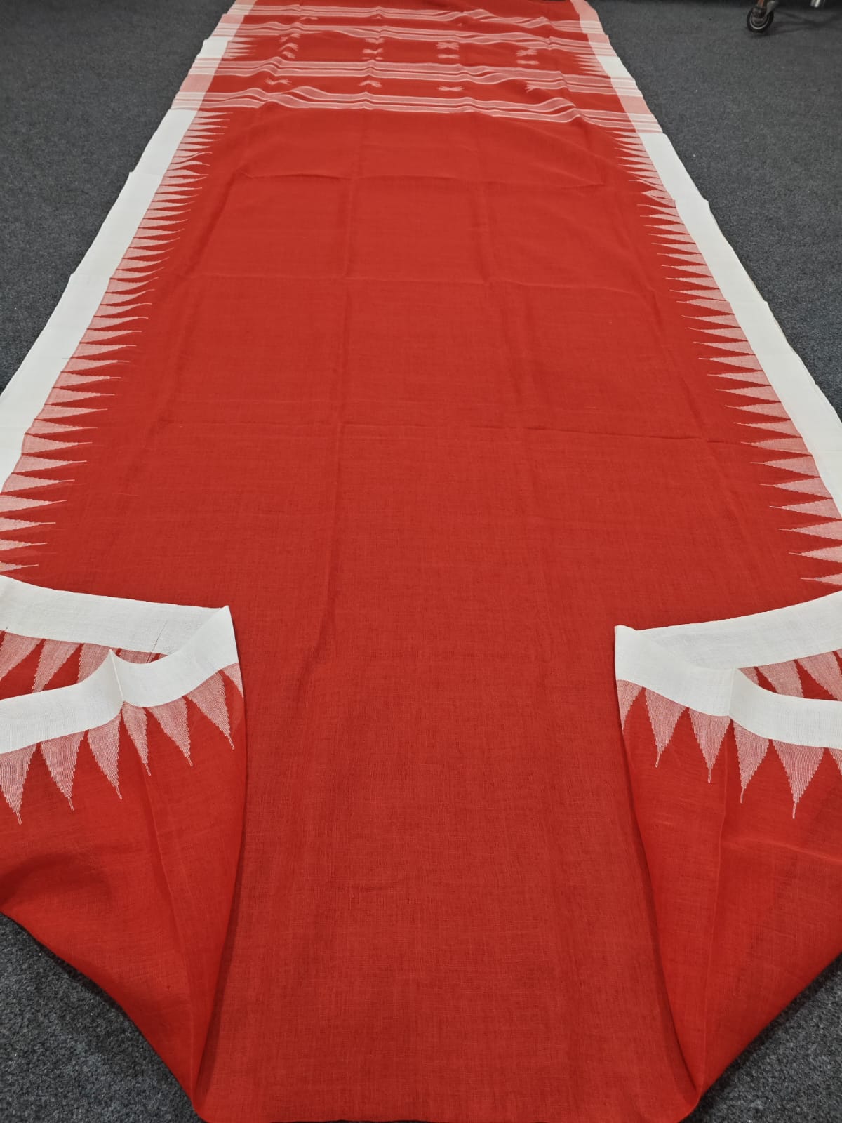 Authentic handloom 
monipuri cotton saree
With bp