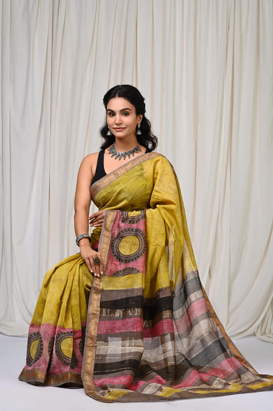 🍁new arrival🍁
Naspal pomegranate print 
👌Maheswari silk saree👌
Hand block printed Maheswari silk sarees with blouse
Size- 6.5 with blouse
Quality- silk by silk
Approx weight- 470 gram
👉Pure hand block
 