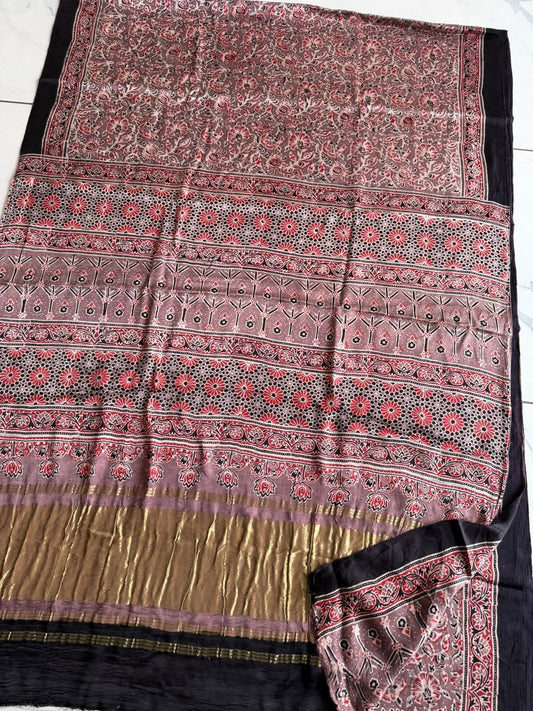 New Arrival Premium Modal Silk 2pc Suit
Top – Modal Silk (2.50 mtr)
Dupatta – Modal Silk (2.50 mtr)
Vanaspati Ajrakh
Kutch Ajrakh Elegant look | Premium Quality | Festive & Party Wear
