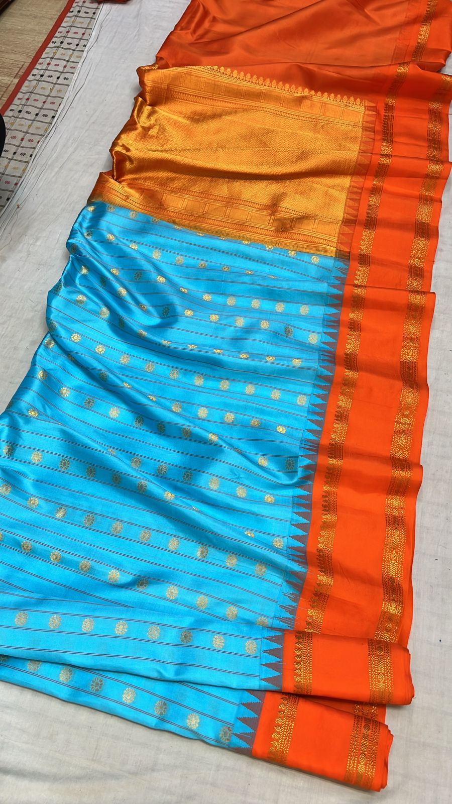 ✨✨Pure Gadwal Traditional Border Pattu Sarees with contrast blouse ✨✨
