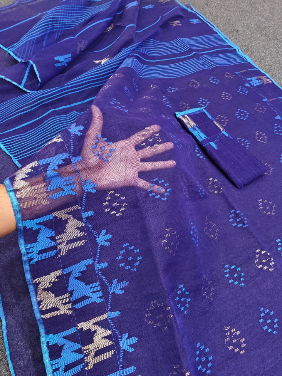 Authentic bangladesi 
half silk jamdani
With bp