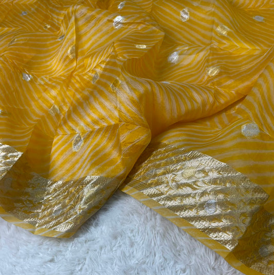 Pure Banarasi Kora Organza Arashi Dyed Saree ✨
Elegant handloom Kora silk with unique 
Arashi Shibori-inspired patterns. Lightweight, graceful & exclusive.