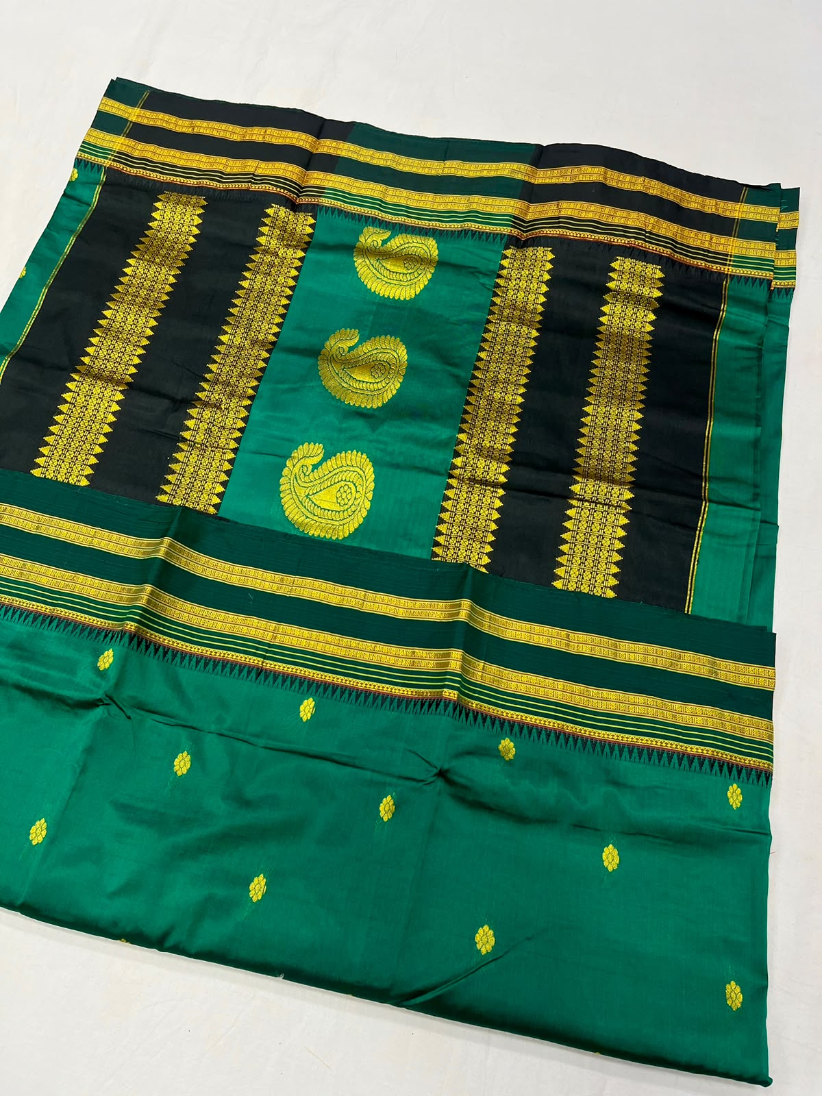 *Narayanpeth silk saree*
Running blouse 
Shoulder butti 
Pure silk
*Price: 6300/- + ship*